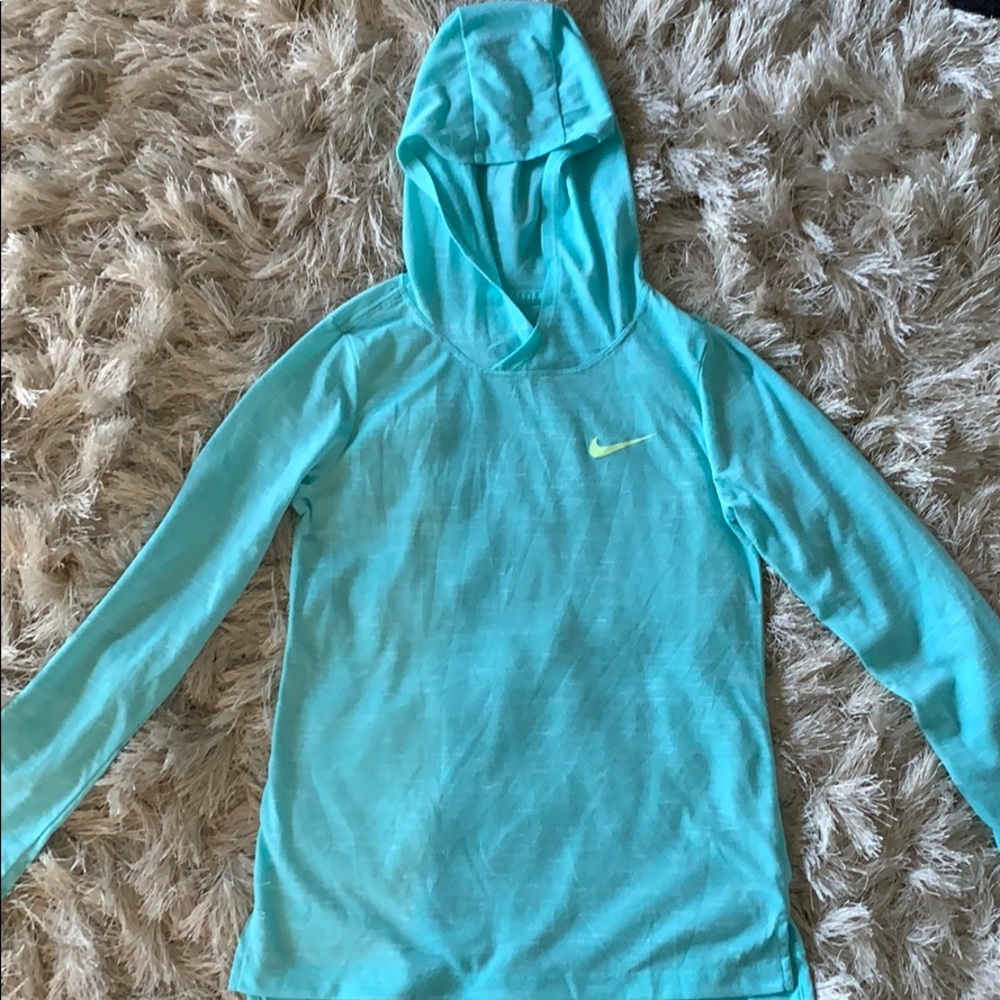 Girls Nike tee